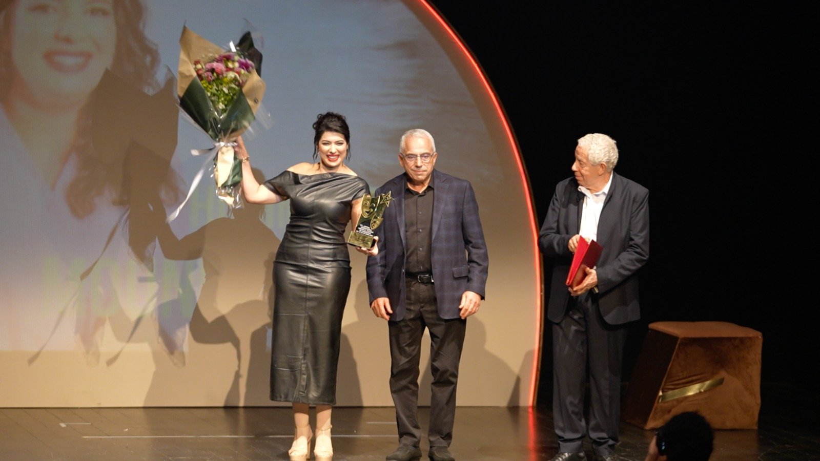 المسرح يكرم الفنانة مونية لمكيمل