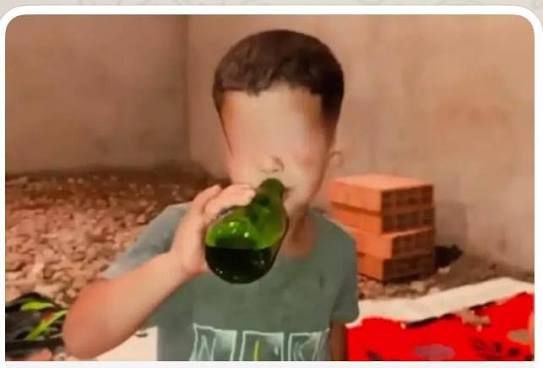 بعد انتشار فيديو صادم: توقيف شقيقي المشتبه به الرئيسي في تحريض طفل على تناول مادة مسكرة