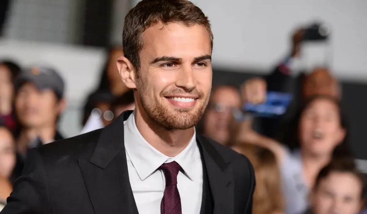 ثيو جيمس يصور أحداث الجزء الثالث من “The Gentlemen” بالمغرب (صورة)