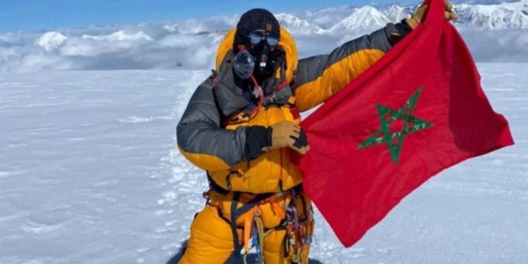 جلالة الملك محمد السادس يهنئ نوال صفنضلة بعد إنجاز تاريخي في أعلى قمم العالم