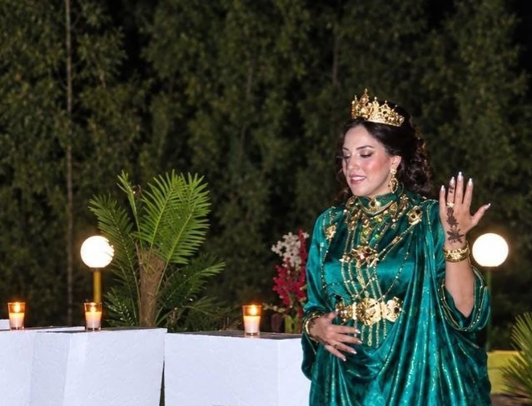 سامية ابنة نجاة اعتابو تشارك لحظات ليلة الحناء مع متابعيها(صور)