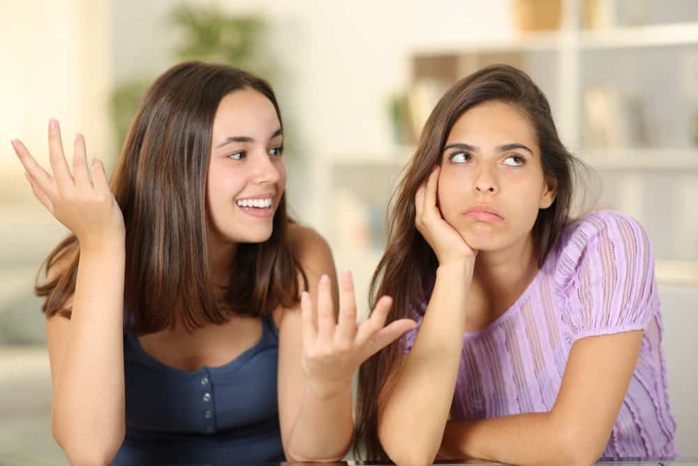 غيرة الصديقات.. كيف تحافظين على علاقتك دون التضحية براحتك؟