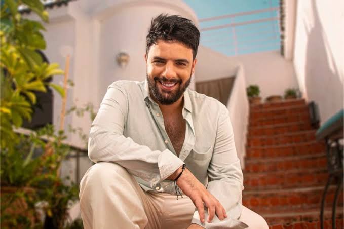 نعمان بلعياشي يحصد تفاعلا واسعا بأغنيته الجديدة”Les Sentiments”